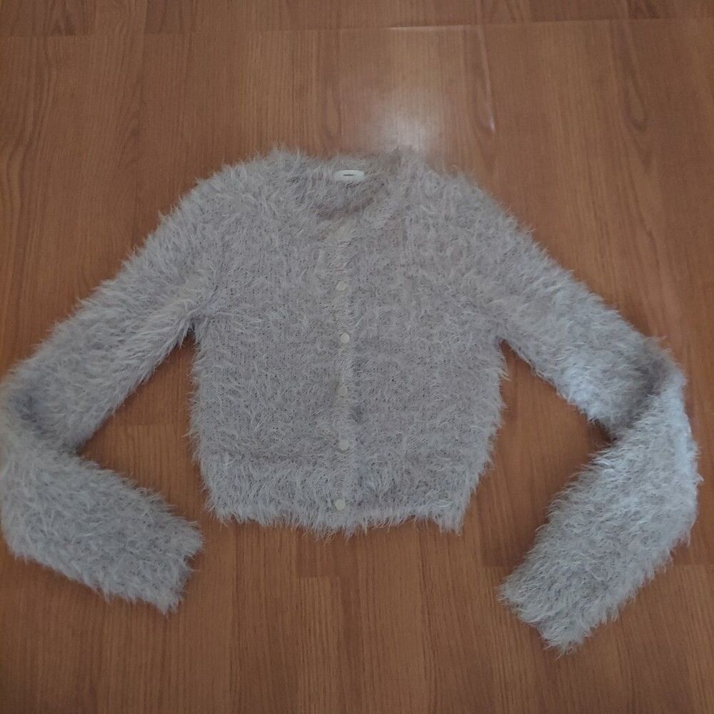 Mo-No-Ha Grey Fuzzy Eyelash Knit Cropped Sweater "Size Free" (Best Fits XS)